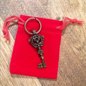 NWOT Key to my heart vintage style brass keychain